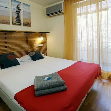Riva Be My Guest Castelldefels Apartamento *